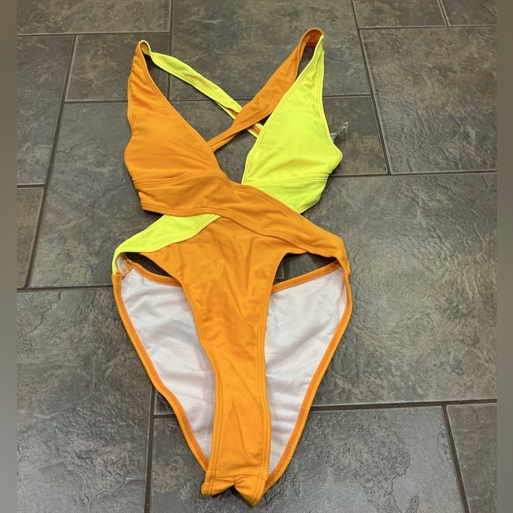 🥵 Vibrant Orange and Yellow Swimsuit